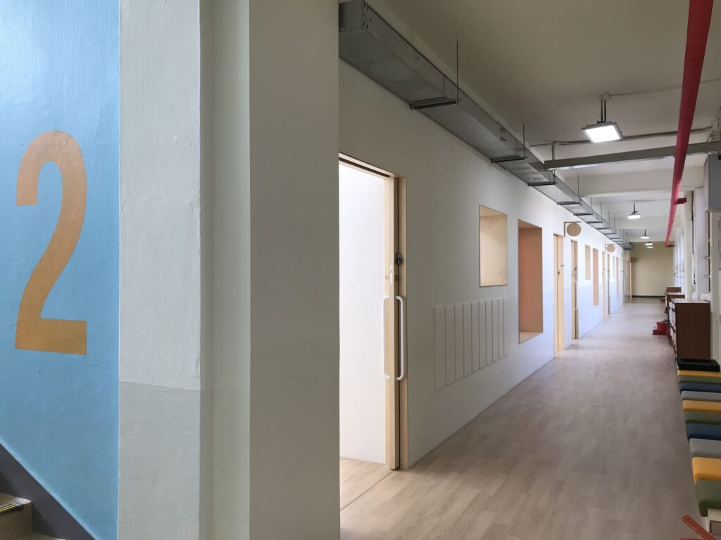 에이랩건축사사무소_서울장충초등학교 복도