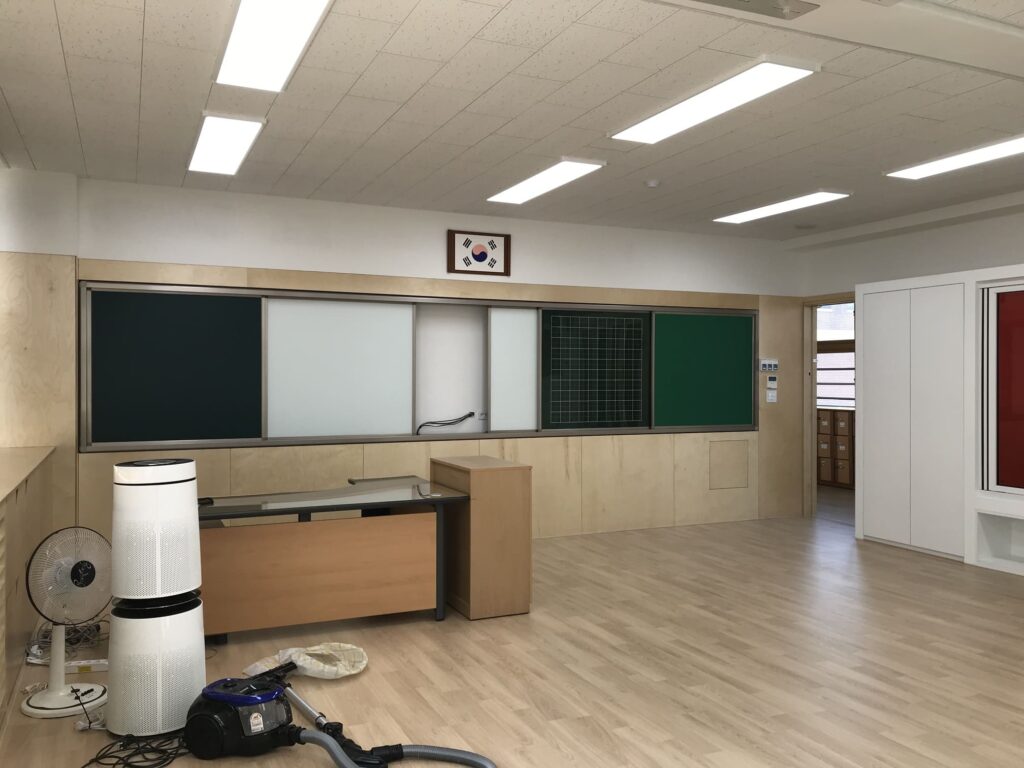 에이랩건축사사무소_서울장충초등학교 전자칠판